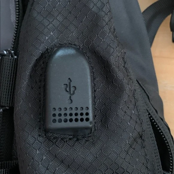 CsaxeKecna 40L Waterproof Lightweight Backpack - Picture 4 of 5